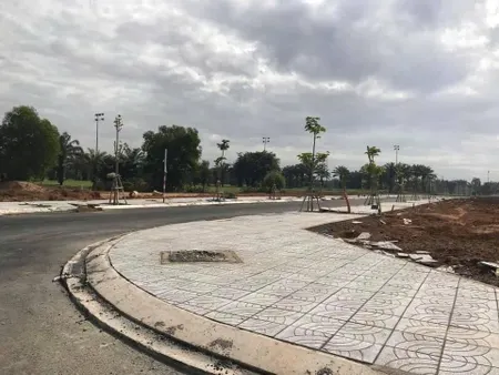 Bán đất gần chợ An Bình. S hơn 100m2. Gía thương lượng thêm. Hạ tầng hoàn thiện. Gần quán cafe. Full thổ cư.