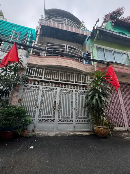 QUẬN 3, ĐƯỜNG LÝ THÁI TỔ, HẺM NHỰA XE HƠI THÔNG ĐƯỜNG NGUYỄN ĐÌNH CHIỂU, 3 TẦNG BTCT, 3PN, 3WC, DT 28/34M2 (3.75 x 10m), GIÁ 8TỶ2
+ Liên hệ: 0903812469 (zalo)
