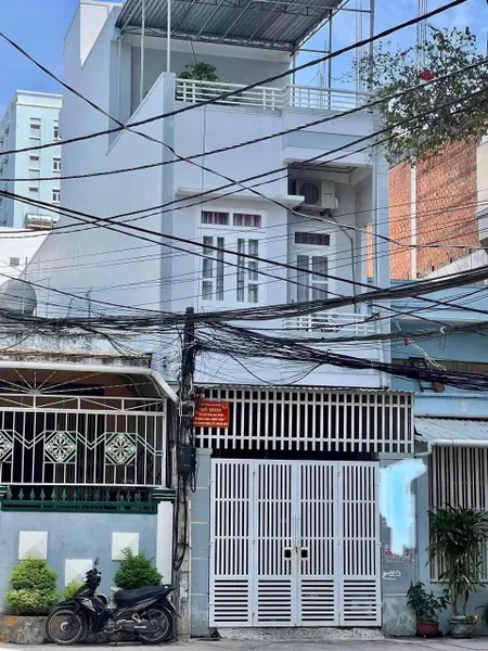 Nhà 3 tầng hẻm ôtô đường biển Trần Phú ngay vòng xoay Hoàng Diệu