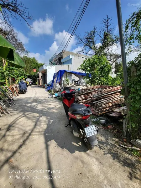 Đất đường ôto thông ra đường cmt8 giá 2 tỷ 550tr. gần dìn ký