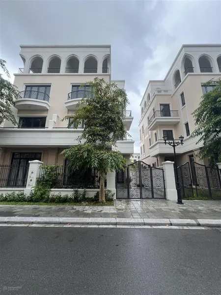 Bán biệt thự song lập cọ xanh 162m2 view bể bơi, giá chỉ 28,5 tỷ