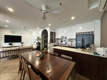 Bán tòa nhà 10 tầng căn góc view hồ tây phố tô ngọc vân, quảng an, tây hồ, hà nội và