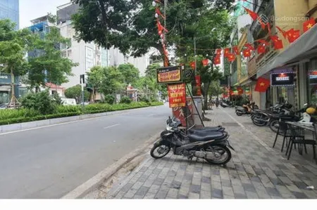 Nhà mp lạc long quân, gần quận ủy tây hồ, hai mặt phố mảnh góc. mặt tiền 6m, sổ đẹp