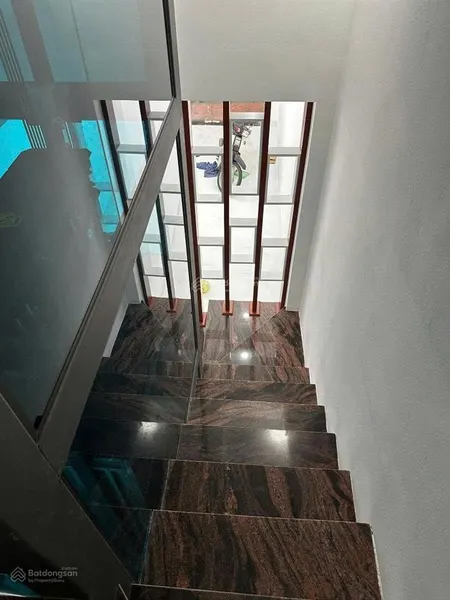 Ô tô vào nhà ngõ thông kinh doanh thang máy thoáng trước sau.