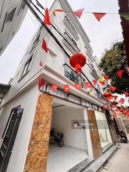 Hiếm nhà tây tựu 38m2 5,1m mt 5 tầng lô góc ô tô qua 3 bãi đỗ xe gần nhà chỉ 5,x tỷ