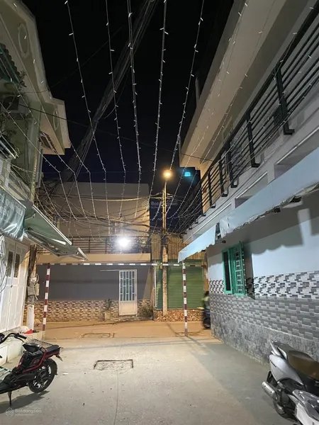 Nhà nở hậu 12m tài lộc. căn góc xe tải tránh. ngay cầu long kiển. 5pn 4wc. hoàng công đủ.