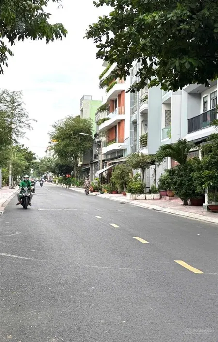 Nhà mới ở ngay 4 tầng thang máy ngang khủng 8.5m 50m2 hẻm xe hơi 6m tt nhà bè chỉ 7 tỷ 2