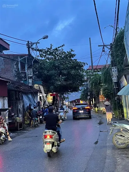 Bán nhà về ở ngay 2 tầng tại thôn 3 vạn phúc. ô tô đỗ. vài bước ra chợ.