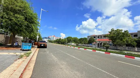 MẶT TIỀN NGUYỄN CHÍ THANH- ĐƯỜNG 42M CÁCH BÃI TẮM LONG HẢI CHỈ 500M - Gần trường cấp 2 Hùng Vương. 

✅DT 20 x25 Tổng 507m1 sẵn có 120m thổ cư 
quy hoạch 1/500 
✅Siêu đẹp phù hợp xây toà khách sạn, kinh doanh buôn bán

Giá Bán chỉ 35tr 1m2 
Lh 09663