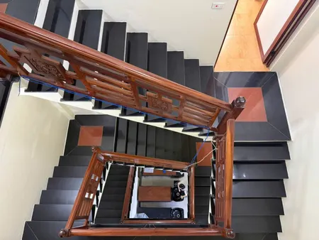 Bán nhà 3 tầng 90m2 mặt 4.5m trục chính chợ lãm làng phường vân dương giá 7,6 tỷ
