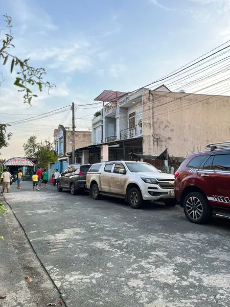 Bán nhà 140.4m² ngang 8m giá 4.8 tỷ Xã Xuân Thới Sơn