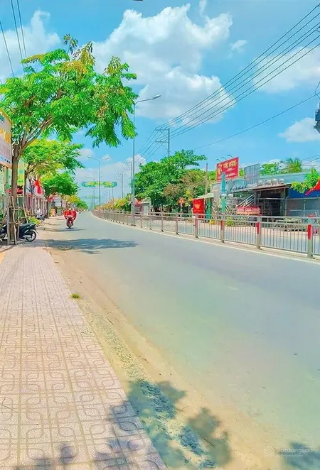 Nhà xưởng 1750m2 mặt tiền tỉnh lộ 826 ngay trung tâm rạch kiến