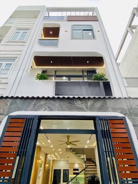 Bán gấp nhà riêng đường Nguyễn Thượng Hiền, phường 5, Bình Thạnh. DT 69,8m2 giá 2tỷ500tr có SHR