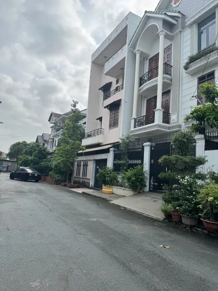 Cho thuê căn biệt thự đường 23, Hiệp Bình Chánh, nhà xây 1 trệt 2 lầu, sân thượng. DT 8x15