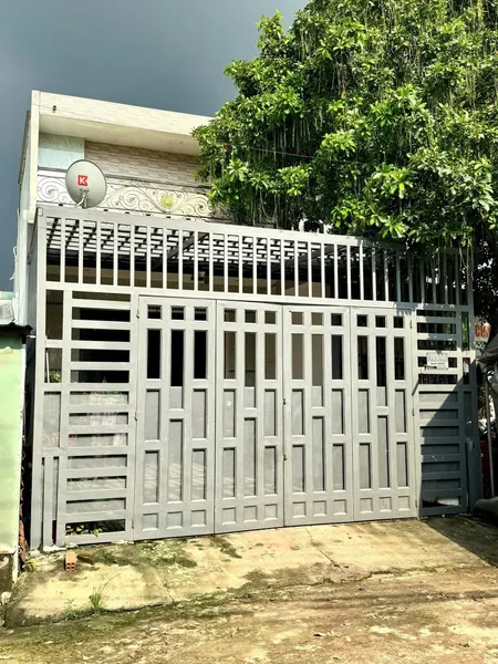 Nhà gác lửng Phú Hoà, đường rộng 6m , xây dựng chăc chắn, DT: 5x20 có 3 PN