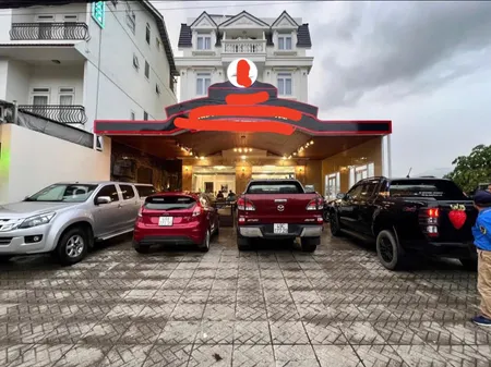 Bán khách sạn 36 phòng, 390m2, 45 tỷ(Đã hoàn công) Xô Viết Nghệ Tĩnh Đà Lạt, Có quán cafe ở sân và sân đậu 8-10 xe ô tô