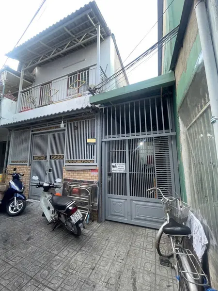 Bán 230m2 thổ cư tt Quận 7 giáp Quận 1, có sẵn 3 căn nhà liền kề và 8 phòng trọ