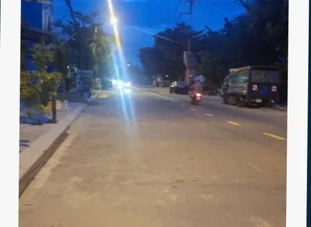 - Nhà 2 tầng mặt tiền đường phan Tứ, trục đường phố tây đi bộ, vài bước chân ra bãi tắm mỹ khê.
