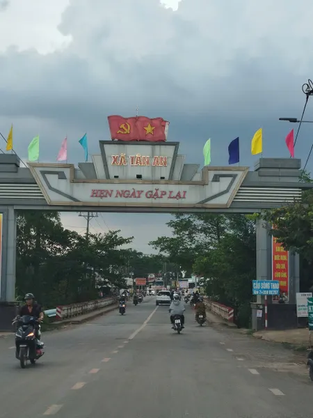 CẦN BÁN ĐẤT 250M2 TRONG KHU DÂN CƯ