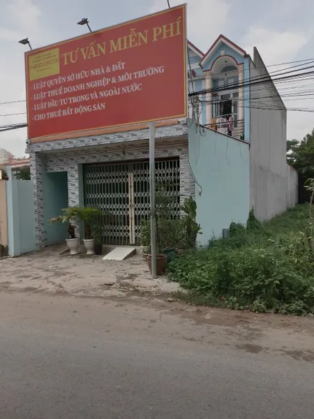 Bán nhà 200m² ngang 5m giá 3.65 tỷ Xã Mỹ Hạnh Mặt tiền đường nhựa nhà lầu 4 phòng ngủ và 4 căn phòng trọ phía sau hiện đang cho thuê toàn bộ 8tr/th