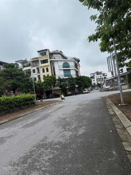 Lô đất đẹp xuất sắc có 102 tái định cư giang biên việt hưng. dt 58m2, mt 5.02m view vườn hoa