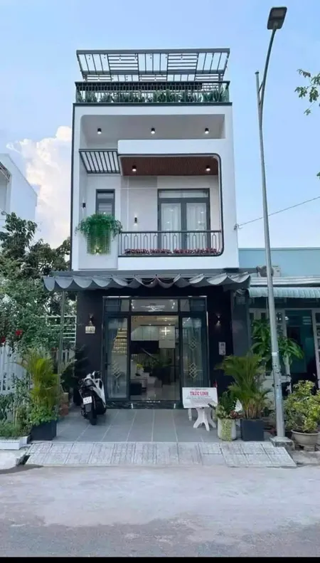 Nhà ngộp Tân Bình ở P4 Hoàng Việt DT 49m2 giá chỉ 2tỷ650tr. SỔ HỒNG RIÊNG chính chủ