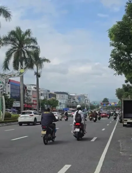 Bán nhà 4 Tầng MT kinh doanh Điện Biên Phủ ngay Hà Huy Tập - Giá 11,9 Tỷ