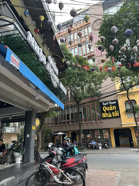 BÁN NHÀ MẶT ĐƯỜNG GIÁP BÁT. 90M2 XÂY 5 TẦNG. GARA Ô TÔ. KINH DOANH.