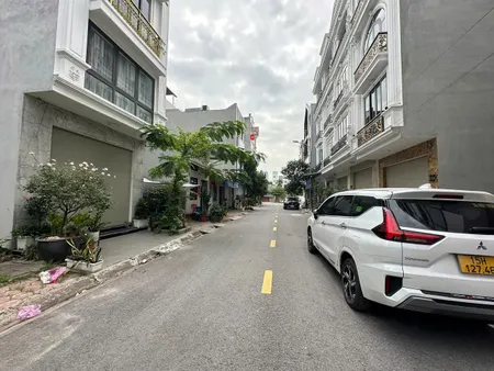 "Bán nhà Nghĩa Tân 38m², 4 tầng, ô tô tránh, mặt tiền 3.5m, trung tâm Cầu Giấy 10tỷ