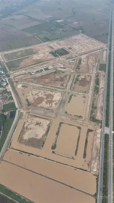 Cần bán lô đất 2000 m2 vị trí siêu đẹp ngay bãi đỗ cụm cn thanh văn tân ước. 0365 552 ***