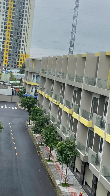 Nhà mặt phố Thống Nhất, Dĩ An: Vị trí vàng, kinh doanh đỉnh, 69m2, 3 tầng, 4PN, 6WC, sổ hồng trao tay, giá hời 8.4 tỷ!