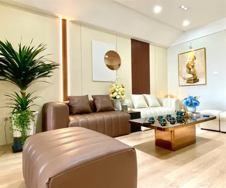 Chính chủ bán căn hoa hậu. 132m2. tầng trung, căn góc, full nội thất. cửa tb ban công đn. 3p 2vs