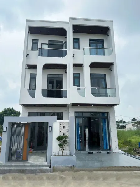 NHÀ 3 TẦNG HIỆN ĐẠI MỚI XÂY TẠI BÌNH CHÁNH – CHỈ 2,7 TỶ