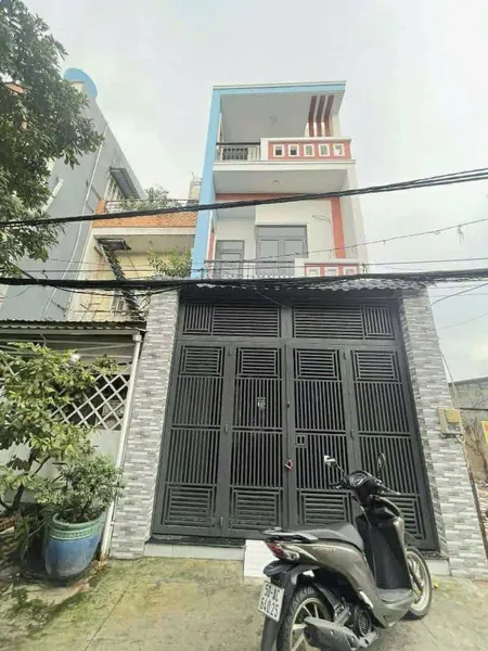 Kẹt vốn bán gấp nhà 2 tỷ 150 triệu, DT 40.7m2 đường Lê Hồng Phong, phường 2, Quận 5