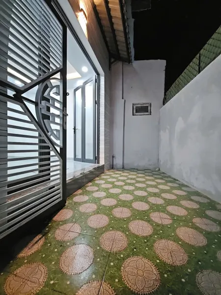 HẺM 1 SẸC  DT NGANG 3,8 X 9 ĐÚC BÊ TÔNG 
Q4 HƠN 2 TỶ