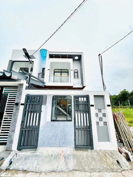 BÁN NHÀ NGAY ĐƯỜNG ĐỒNG KHỞI -GẦN CÂY XĂNG 26 - SỔ RIÊNG THỔ CƯ GIÁ NGỘP CHỈ 2.35TỶ