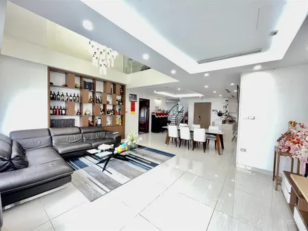 Chính chủ sang tên gấp căn hộ view hồ hoàng cầu (200m2 full nt cao cấp) sổ đỏ cc