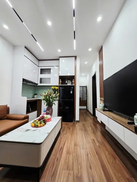 Bán căn hộ tập thể phố Chùa Láng, Đống Đa, nhà đẹp 2 ngủ, 2vs, ô tô đỗ