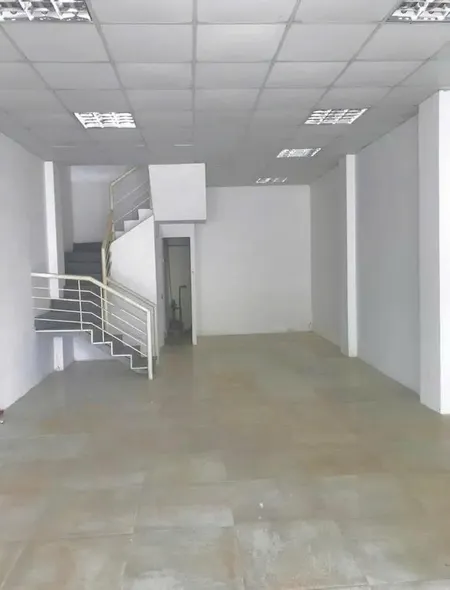 Hiếm nhà 2 tầng mặt phố Vạn Phúc, 63m2, mặt tiền 5.5m, vị trí đẹp, KD sầm uất, giá 33 tỷ