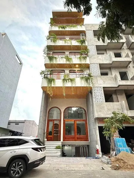 Bán toà căn hộ 8 Tầng, Khuê Mỹ Đông 12, sát Biển ( sẵn HD thuê 100tr/tháng/3 năm )