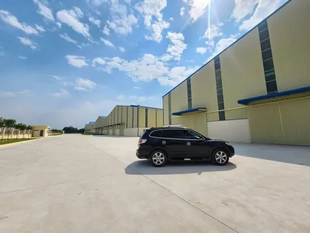 Cho Thuê Nhà Xưởng Trong KCN Bình Phước•GC•
• Tổng DT Đất: 58.000m2 • DT Xưởng: 35.000m2
• DT Văn Phòng: 890m2 
• Trạm Điện 2000KVA • PCCC Tự Động Nghiệm Thu