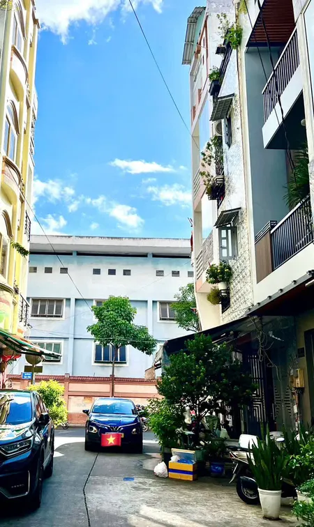 MẶT TIỀN KINH DOANH KHÁNH HỘI  

DT 3,6 X10 ĐÚC  MỚI 2 TẦNG Q4 CÓ 6 TỎI