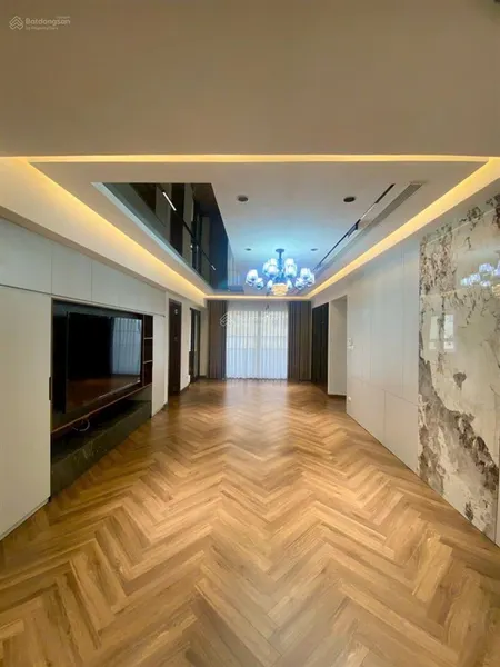 Bán căn hộ siêu phẩm tòa ct2 vimeco nguyễn chánh. dt 182m gồm 4pn, 4wc. full nội thất cao cấp.