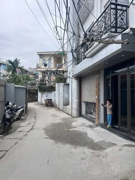 Nhà 5 tầng mới xây tại phố Đức Diễn, ô tô đỗ cửa, gần trung tâm văn hóa-thông tin và thể thao!