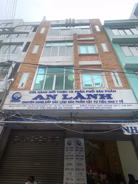 Bán nhà mặt tiền chợ thuốc tây Nguyễn Giản Thanh - 7 x 9 x 4 tầng - ở kinh doanh cho thuê tốt... Nhà Quận 10