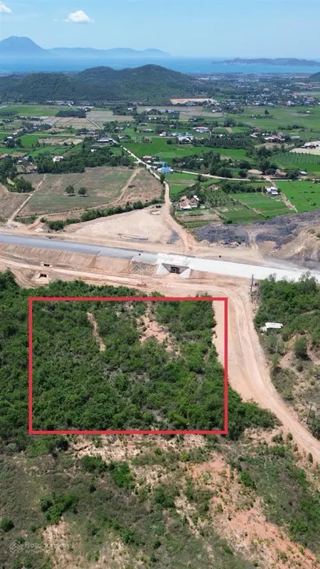 Lô đất hơn 2.2 hecta hai mặt tiền cạnh kcn dốc đá trắng giá rẻ nhất khu vực