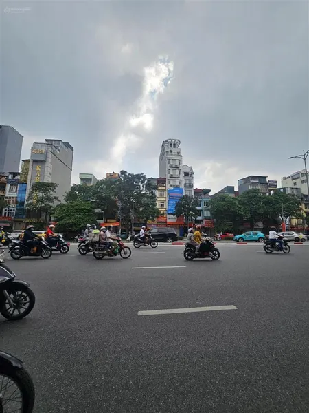 Bán đất đống đa 132m2 cạnh láng hạ, mặt tiền 8,6m nhà 2 mặt tiền bán 42 tỷ tương lai ra mặt phố lớn