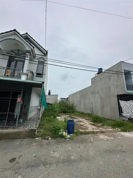 Cần tiền trả ngân hàng lên cần bán gấp lô đất mt ,shr ,nằm sát mt trần văn giàu,giá 2 tỷ 050/90m2