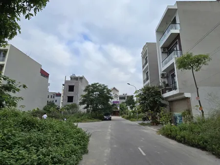 Bán 81.2m đất dãy L2 giãn dân yên mẫn vạn an nhìn vườn hoa parado. Phường kinh bắc bắc ninh