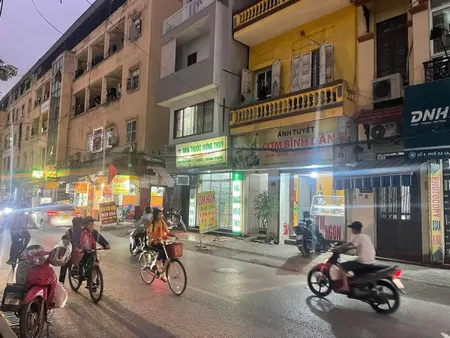 Hiếm nhà 2 tầng mặt phố Xa La, 42m2, 2 mặt tiền 3m, vị trí đẹp, vỉa hè rộng, KD sầm uất, giá 12.8 tỷ